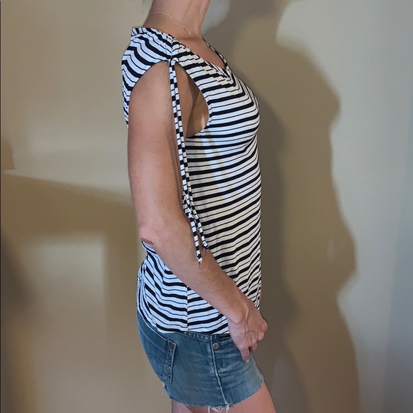💋 Joe Fresh navy and white stripe sleeveless top - Picture 1 of 6